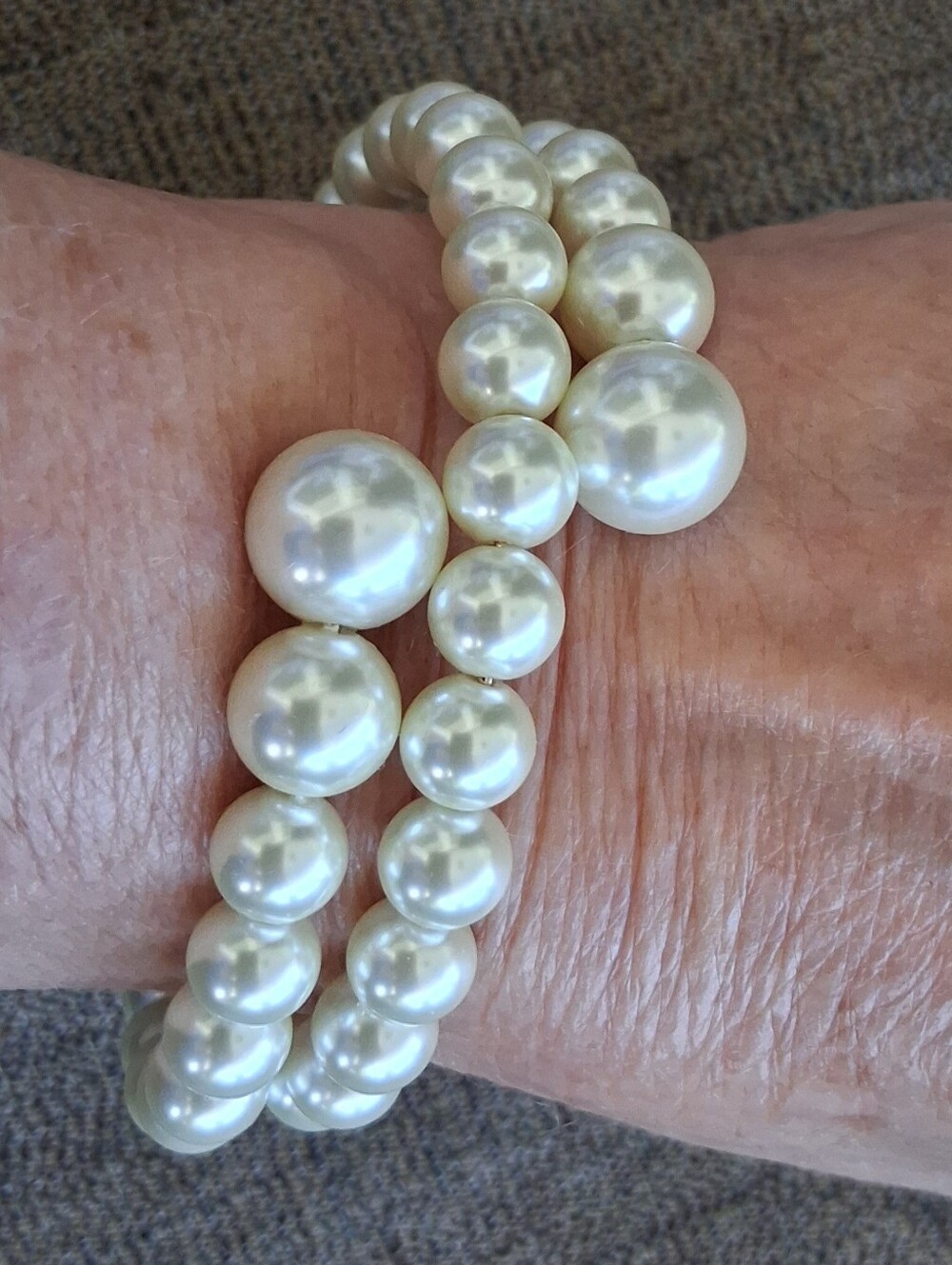 Ann Taylor NWT Classic White Faux Pearl Stretch Bracelet